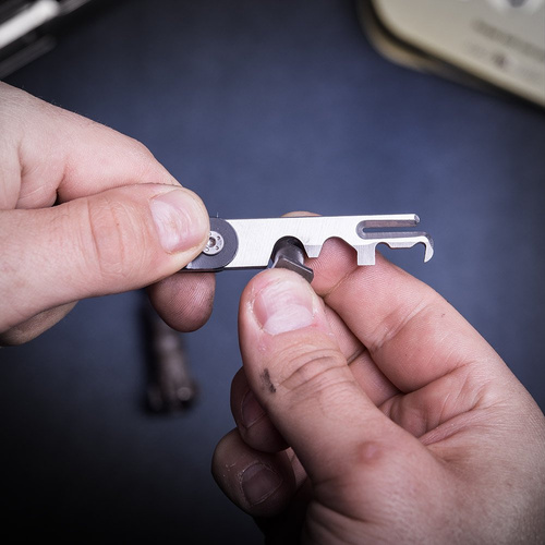 Real Avid - Skrobak do czyszczenia broni AR-15 Scraper™ - AVAR15S